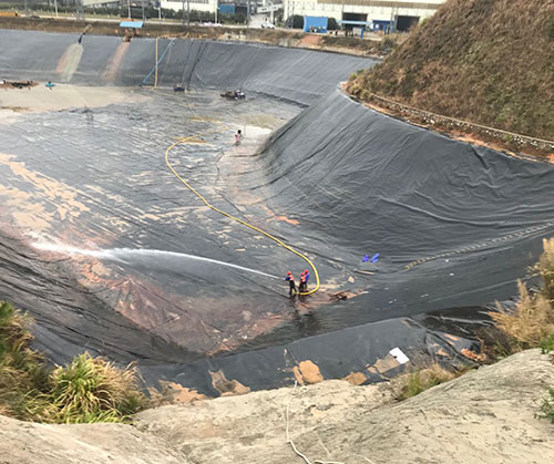 灯塔废水池清理