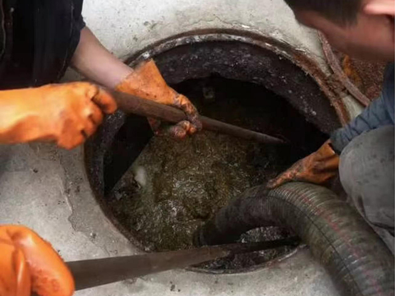 灯塔清理化粪池时如何避免沼气的危害?